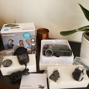 SOLD Brookstone pocket projector pro 200 lumen